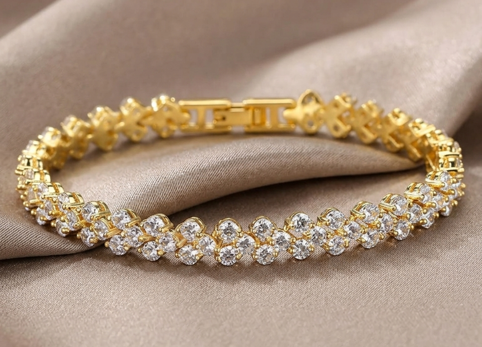 Elegant patterned bracelet