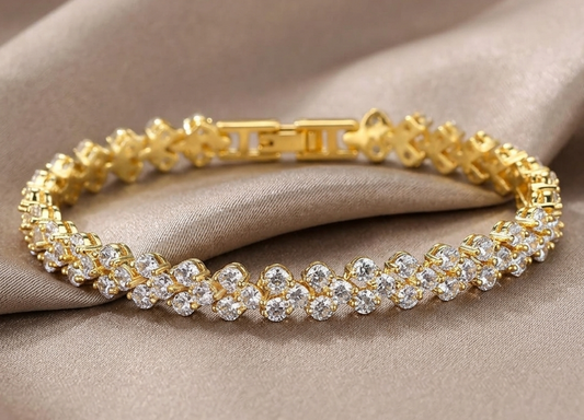 Elegant patterned bracelet